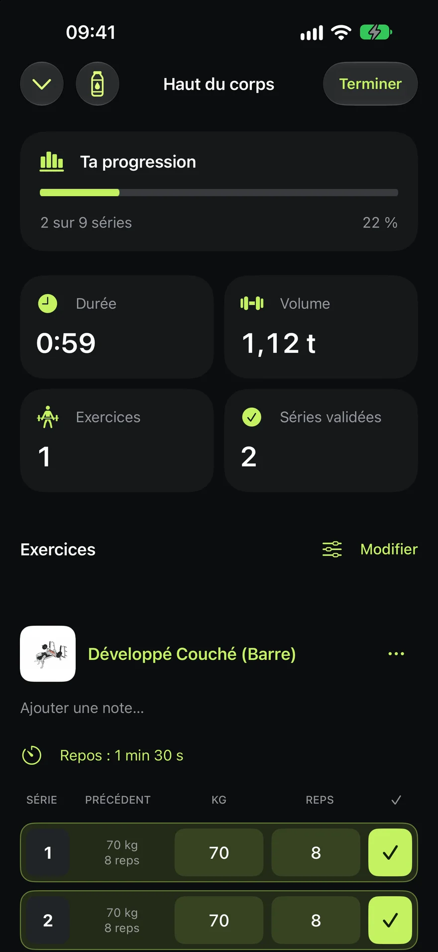 Séance en cours dans Aven : progression de 2 séries sur 9, durée, volume de 1,12 t et séries validées au développé couché